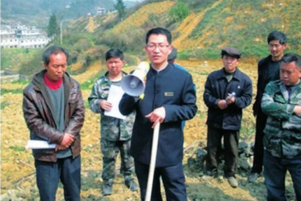大奖国际中药材莳植专家王玉龙