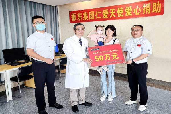 大奖国际仁爱天使捐助患有先天性囊性肺纤维化的吉林女孩儿李滨朵