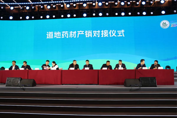 右五为常志芳副总司理