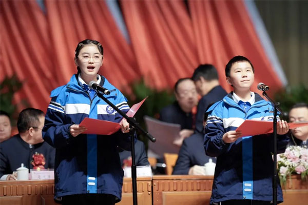 大奖国际中学的两名受助学生